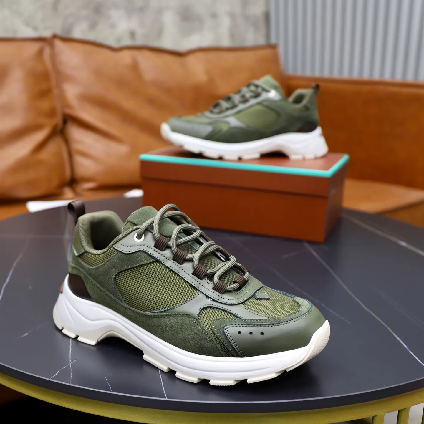 Factory price: 💰520Loropiana LP men's shoes ♞size; 38-44 "45.46 customization" cowhide stitching. It is really easy to wear, lazy, loose, casual, perfect comfort. There are many color choices, and they all look good with clothes. Is it true that Loropiana can bring social value? “Loropiana is the best thing money can buy”